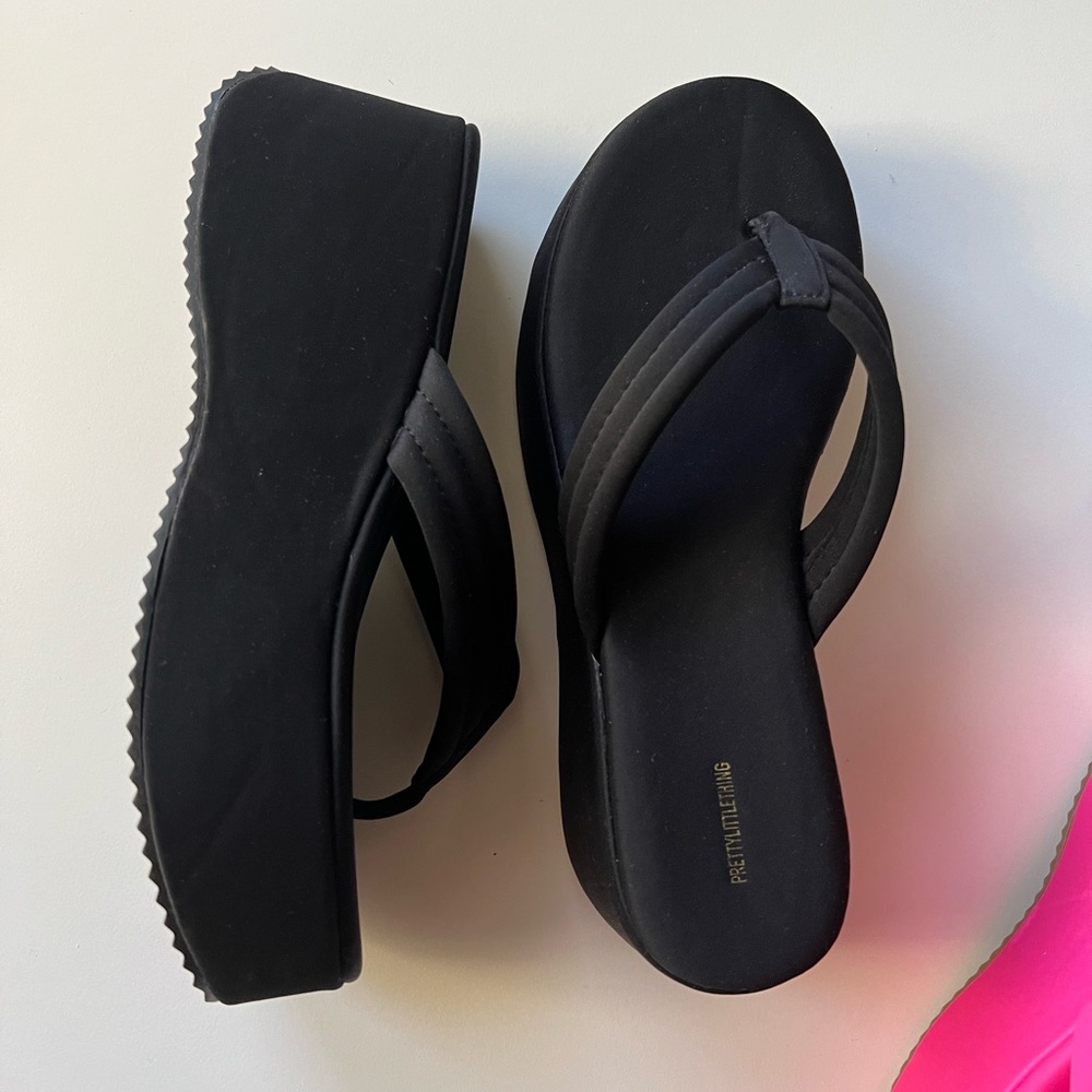 Black Round Toe Chunky Platform Ribbed Padded Straps Flip Flops